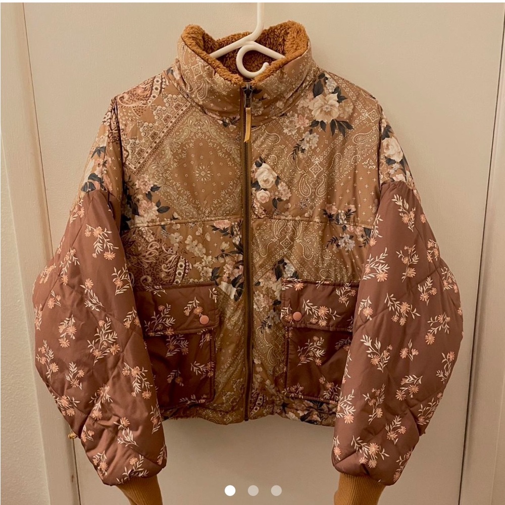 AE Reversible Chill Puffer Floral Brown Teddy Sherpa
